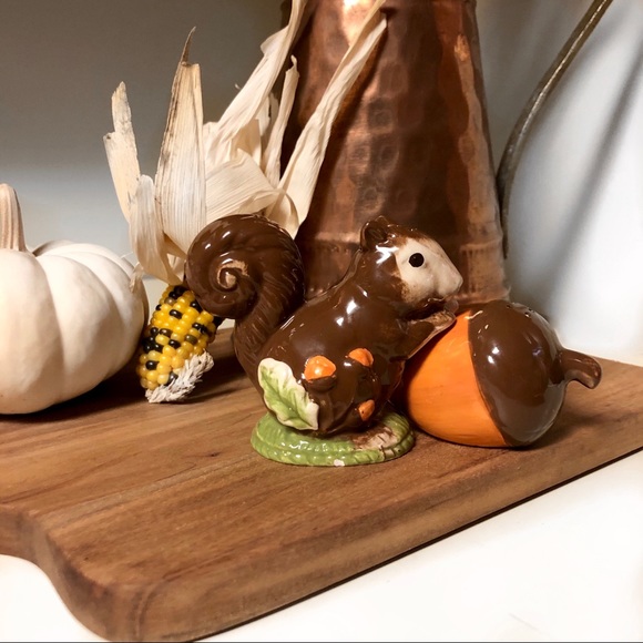 Vintage S/P Shakers squirrel acorn thanksgiving